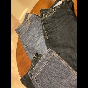 (2) Denim Jeans. Levi Size 32, Fidelity Size 32